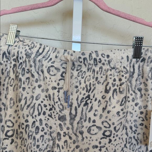 NWT P.J. Salvage Gray and White Animal Print Shorts - Picture 2 of 4